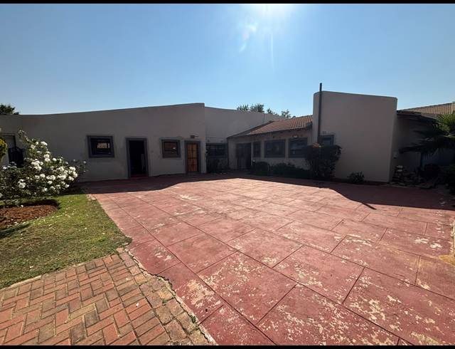 3 BEDROOM FREEHOLD FOR SALE IN KLIPPOORTJE
